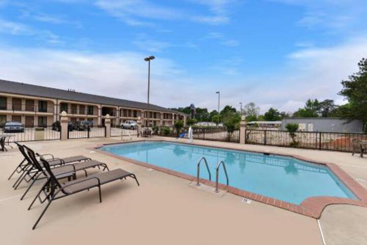 Pool 4 of 47