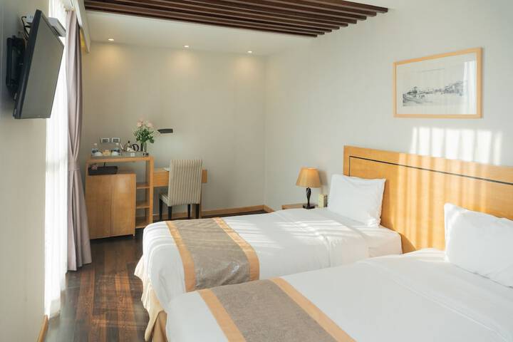 Room 8 of 98
