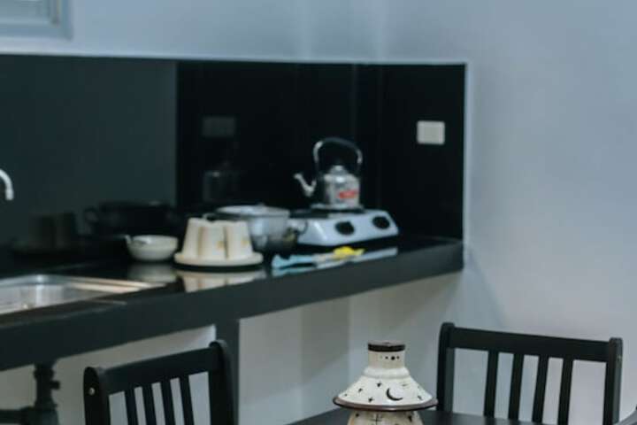 Dining 8 of 9