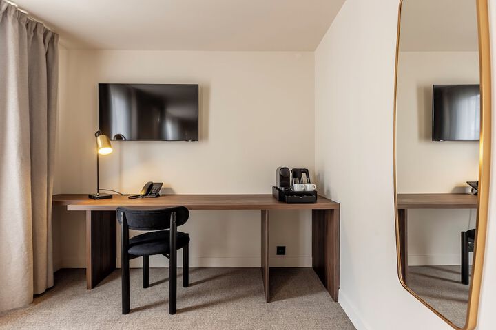 Room 13 of 65