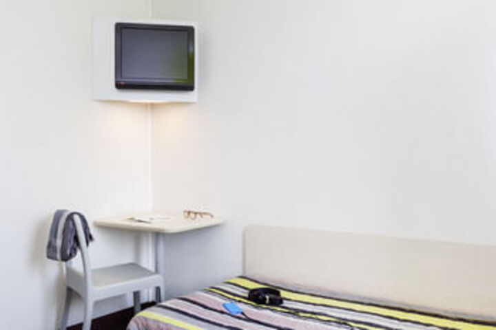 Room 2 of 13