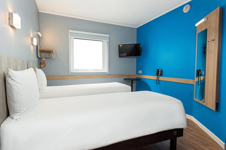 Room 8 of 36