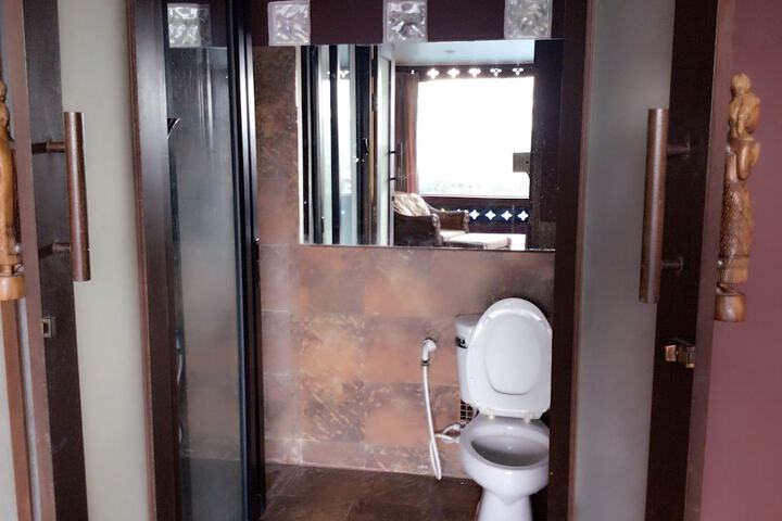 Room 28 of 62