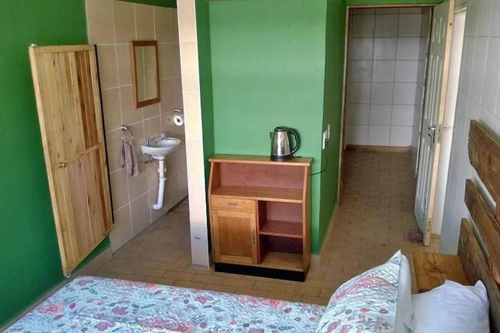 Room 4 of 11