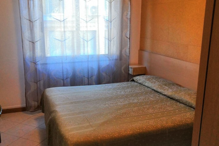 Room 5 of 28