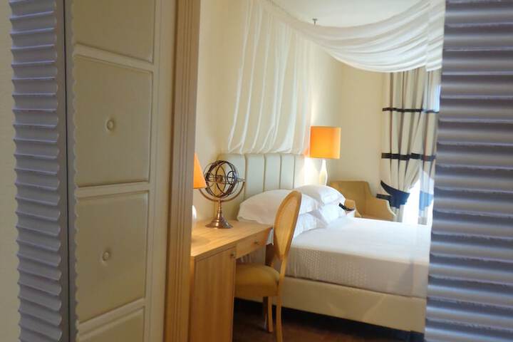 Room 5 of 37