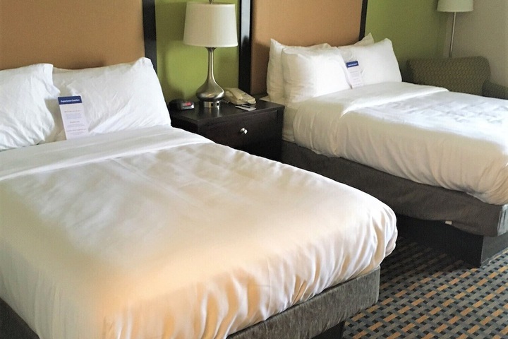 2 Double Beds (7 of 8)