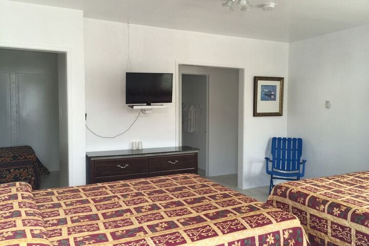 Room 7 of 12