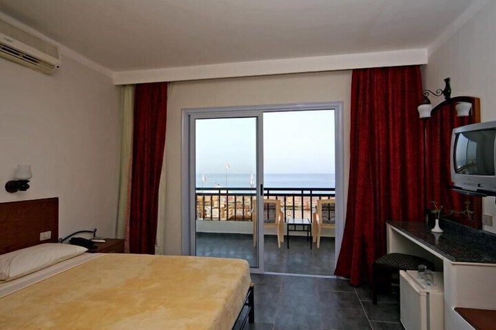 Room 5 of 19