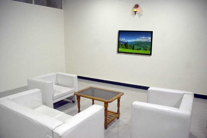 Room 8 of 12