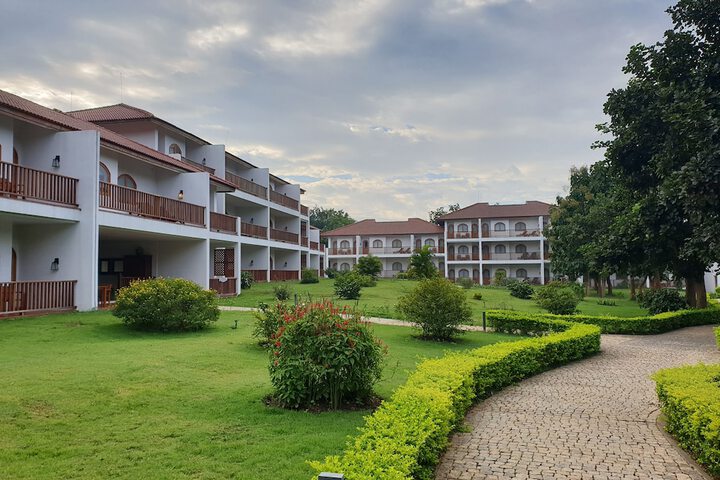Hotel Exterior 91 of 93