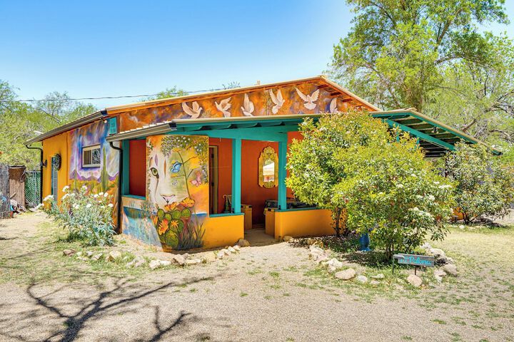 Vibrant casa Paloma w / Patio - Near Vineyards!