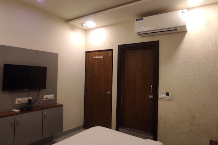 Room 11 of 44