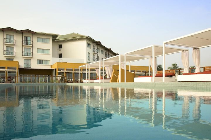 Hotel with Pool