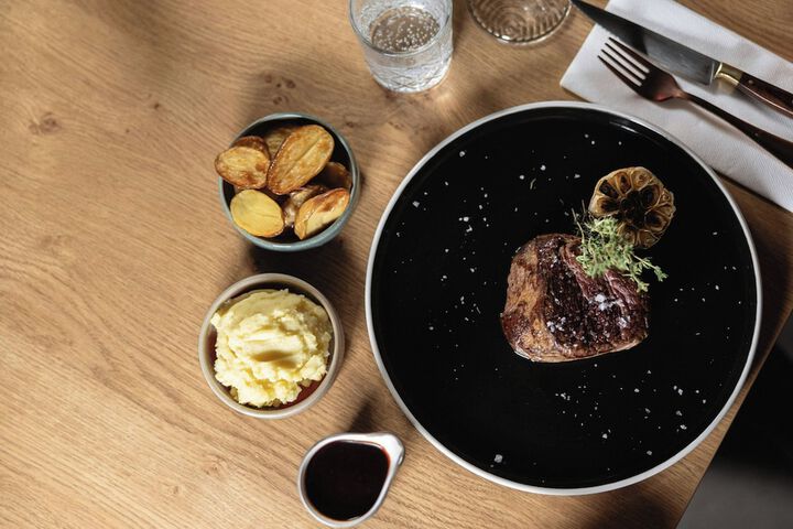 Dining 87 of 108