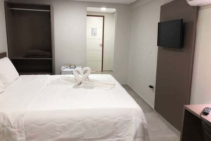 Room 6 of 63