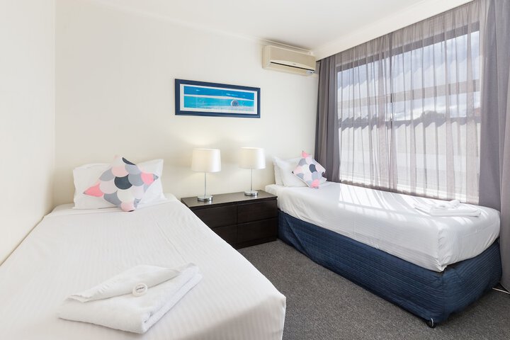Room 4 of 33