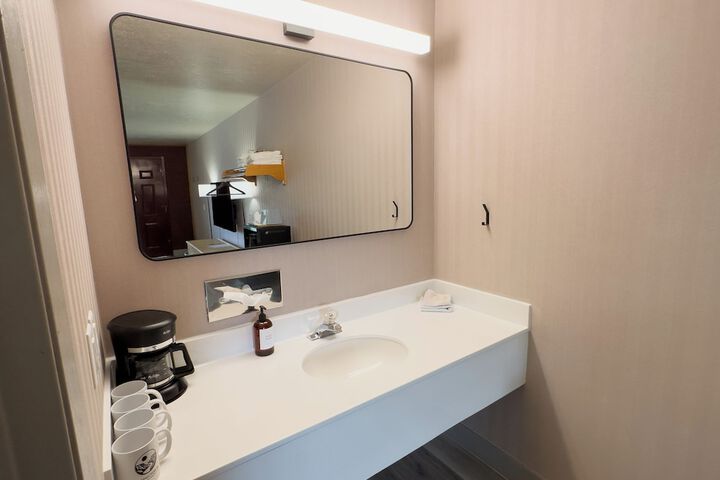 Room 10 of 18