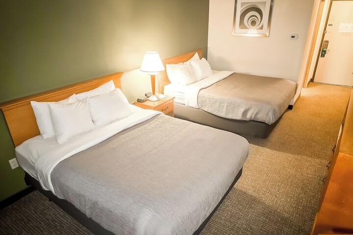 2 Queen Beds (4 of 9)