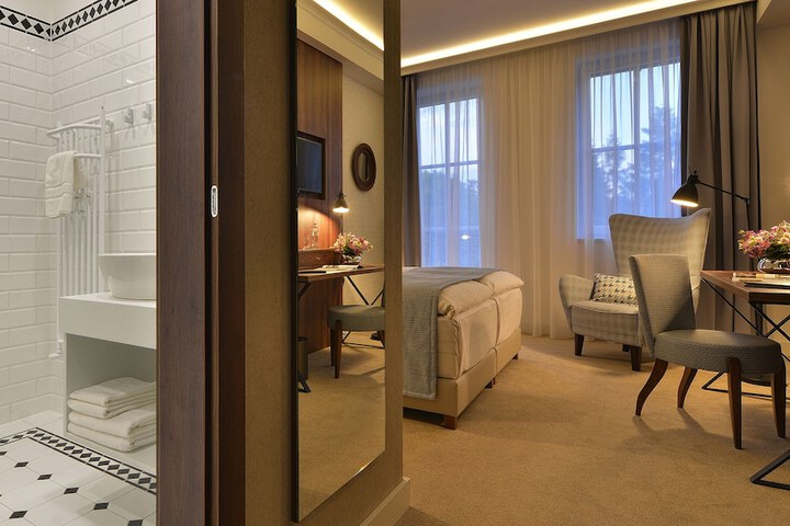Room 16 of 74