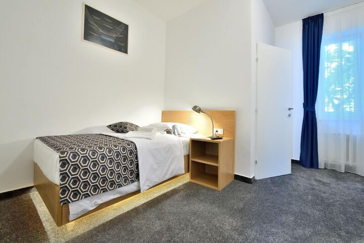 Room 9 of 39