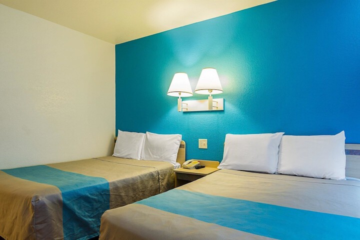 Room 16 of 32