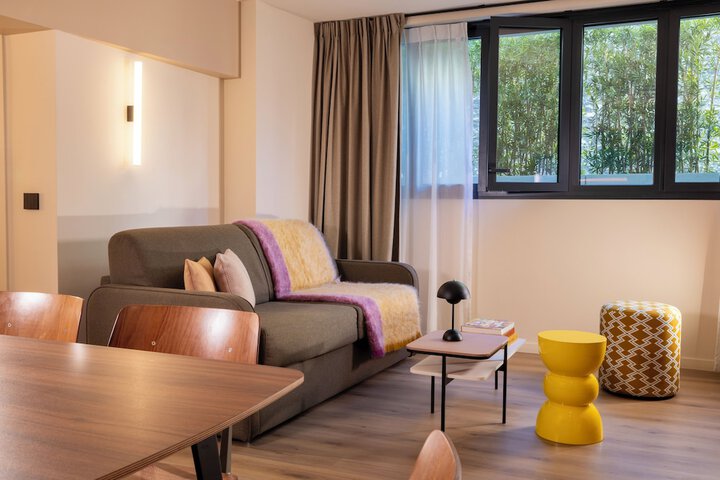 Room 143 of 203