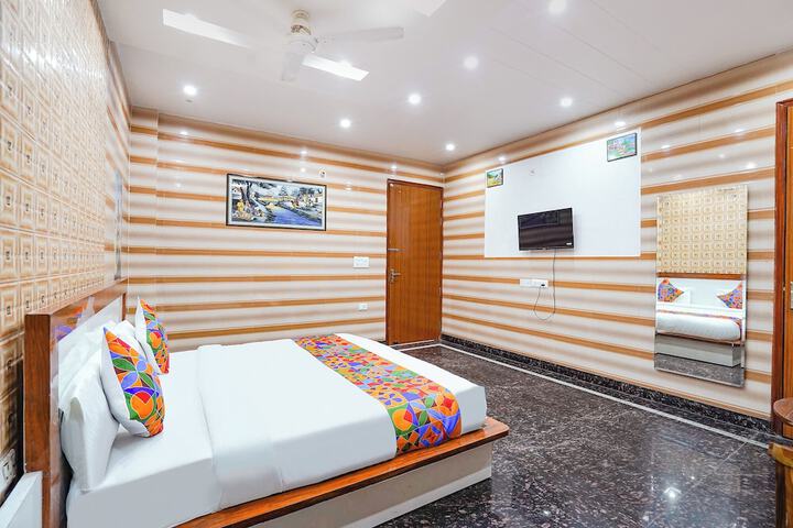 Room 10 of 29