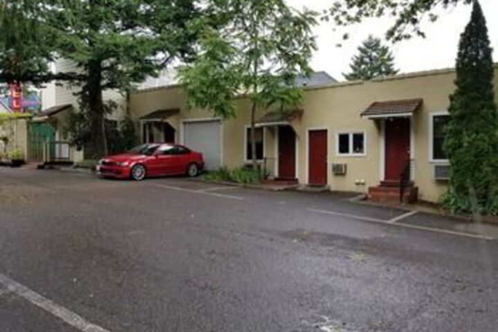 The Manor Motel in Ashland, OR