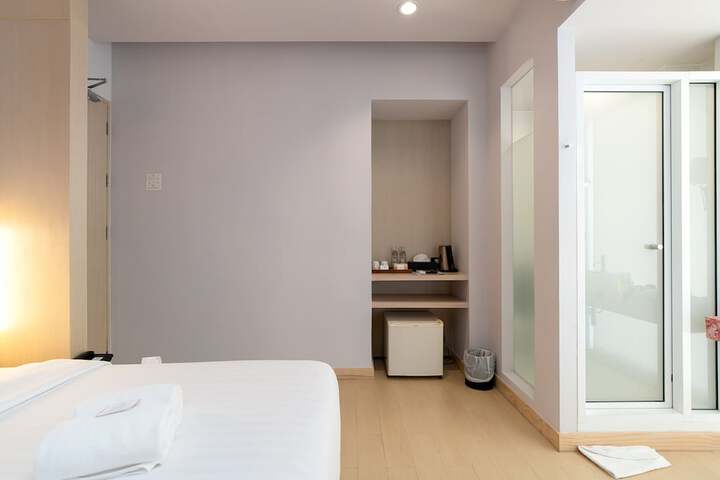 Room 5 of 74