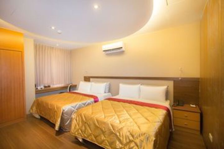 Room 14 of 21
