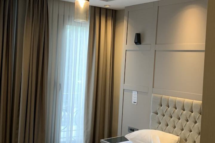Room 10 of 36