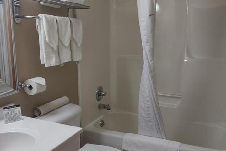 1 Queen Bed Studio Suite (9 of 10)