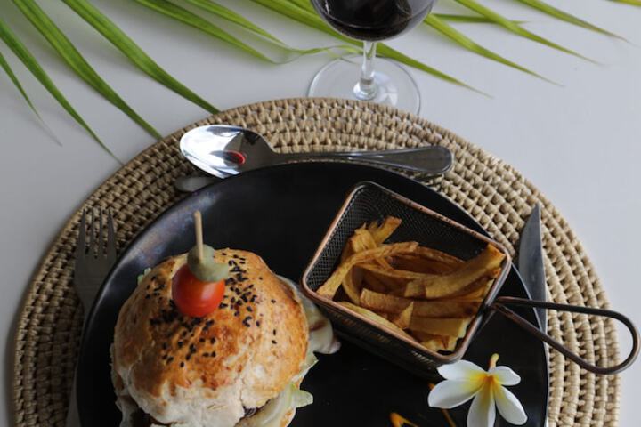 Dining 47 of 72