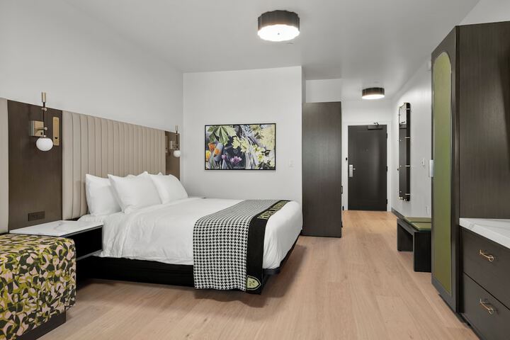 Room 27 of 52