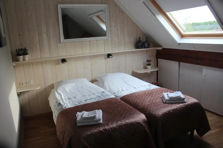 Room 4 of 5