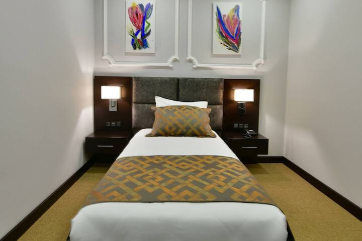 Room 16 of 102