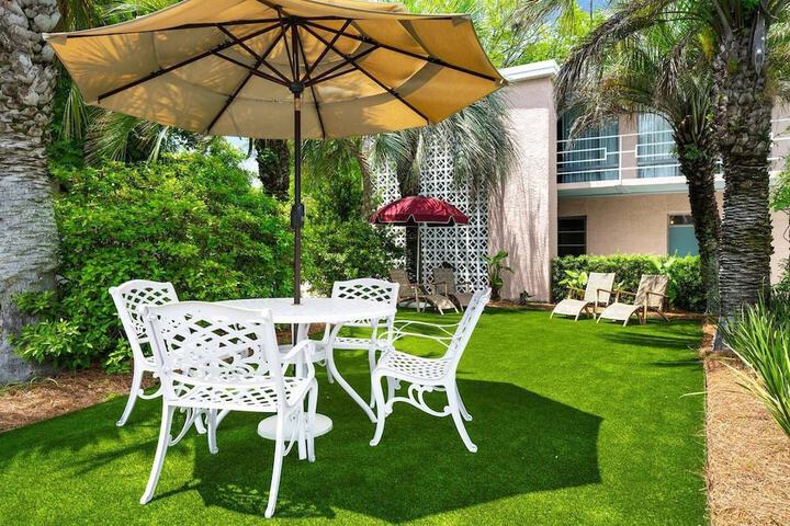 Hotel Exterior 45 of 48