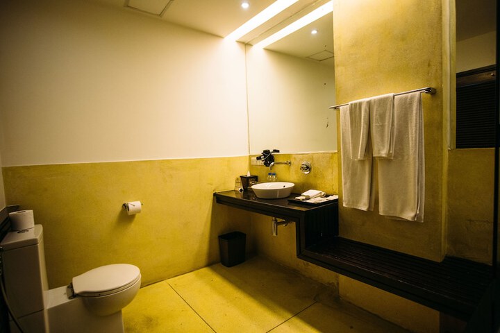 Room 27 of 35