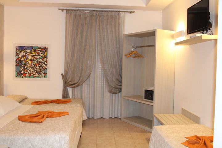 Room 17 of 38