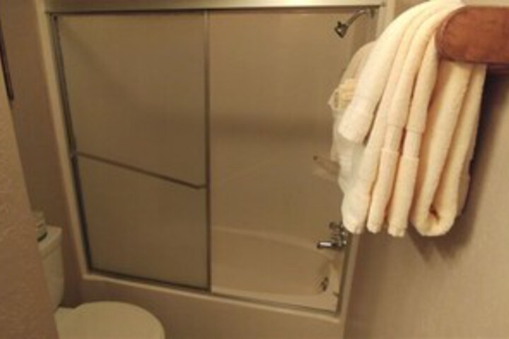 Room 4 of 16