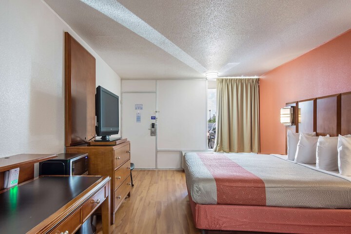 Room 14 of 61