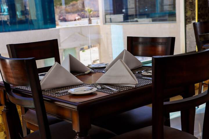 Dining 17 of 20