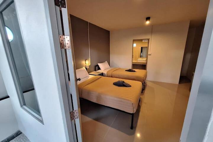 Room 6 of 38