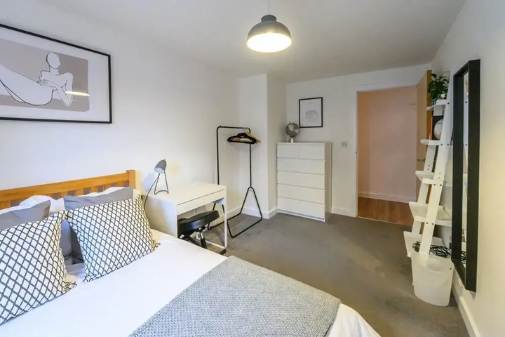 Room 2 of 8