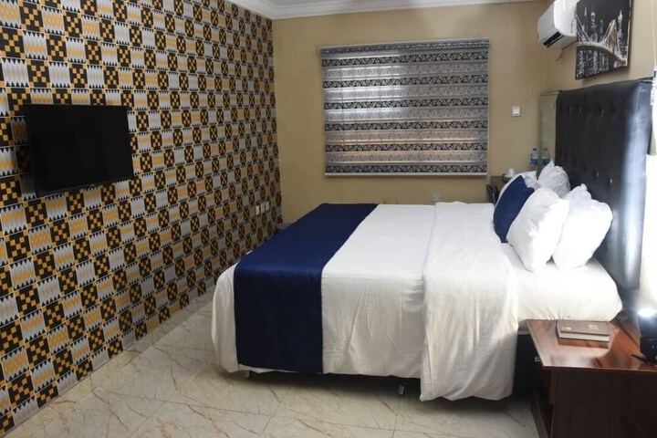Room 9 of 38