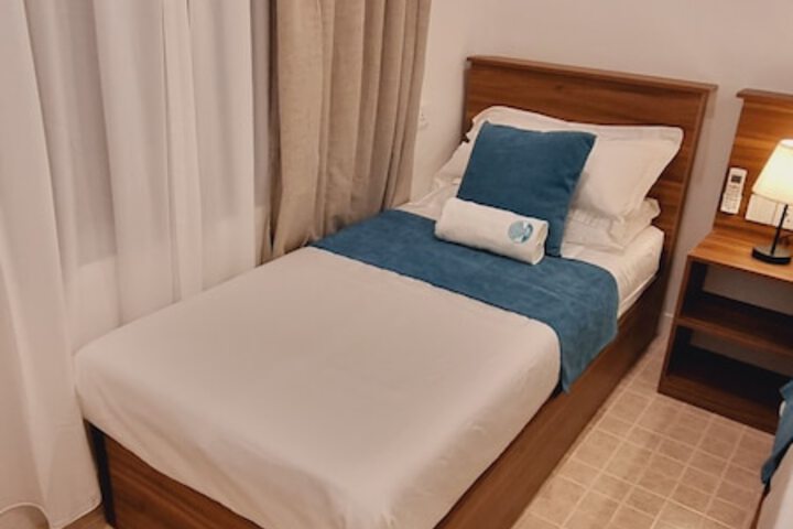 Room 13 of 21