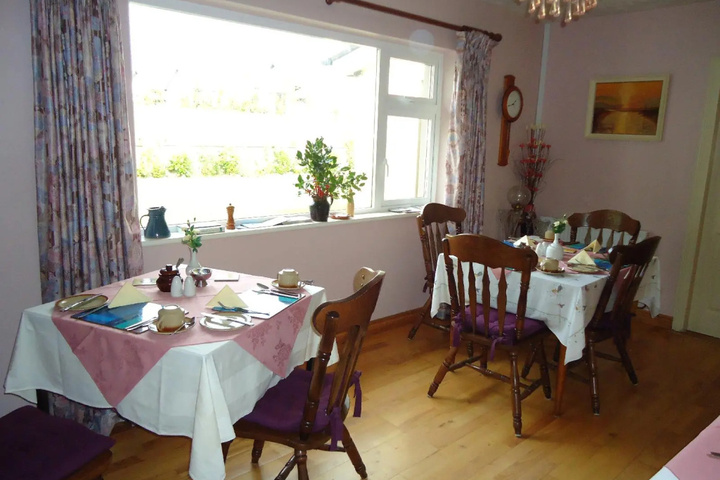 Dining 8 of 9