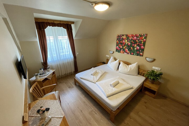 Room 6 of 35