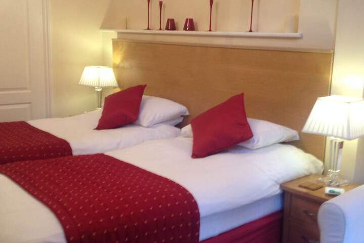 Room 6 of 80
